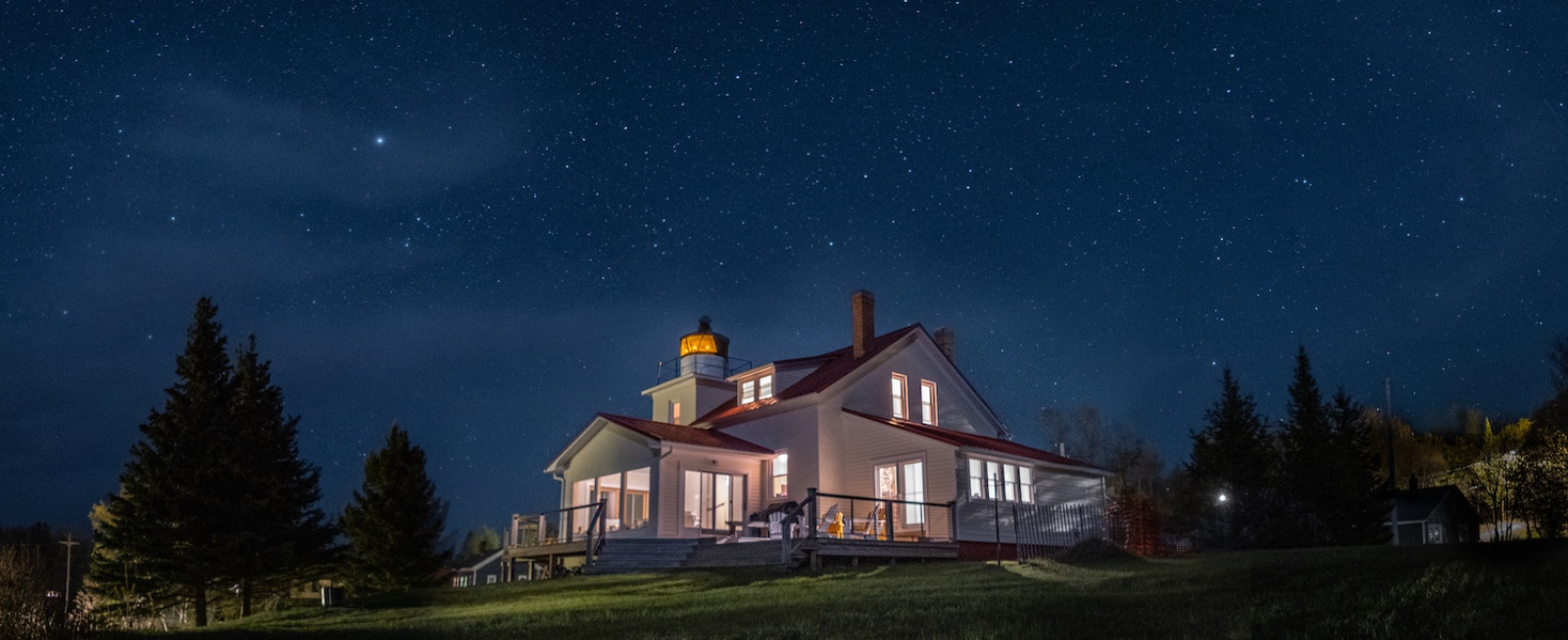 Il faro di Eagle River è unico per la sua storia: fu costruito nel 1855 dal Governo degli Stati Uniti per guidare le navi lungo la costa di Keweenaw Lake Superior. L’edificio in pietra rossa ha poi ospitato il guardiano del faro fino al 1909.